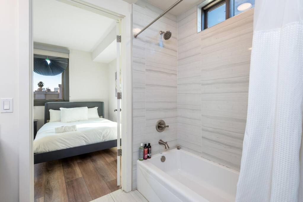 Luxurious Penthouse In Beverly Hills - Sleeps 10 Los Angeles Exterior photo